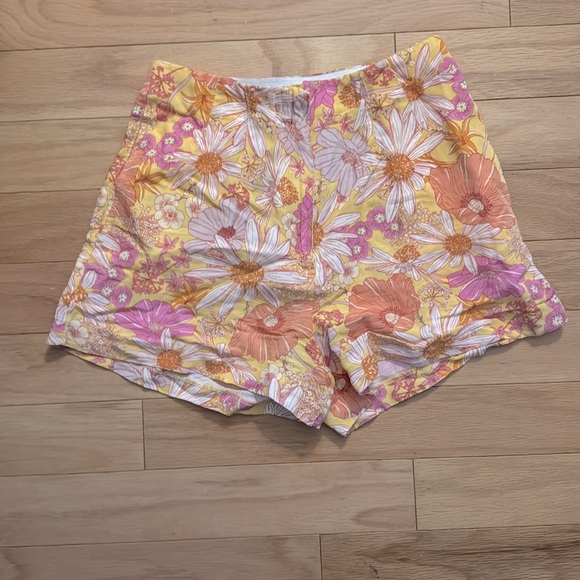 H&M | linen blend | shorts in mod flower print | size 4 - Picture 1 of 5